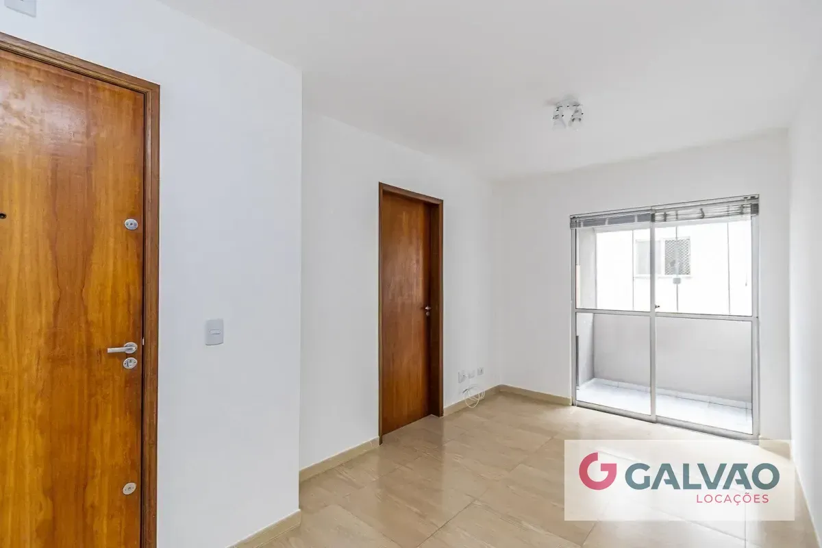 3-bedroom apartment with a glass-enclosed balcony — photo 12