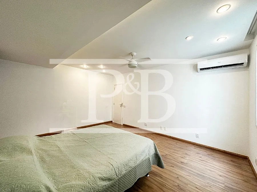 3-bedroom apartment with 220 m² and laundry area — photo 9