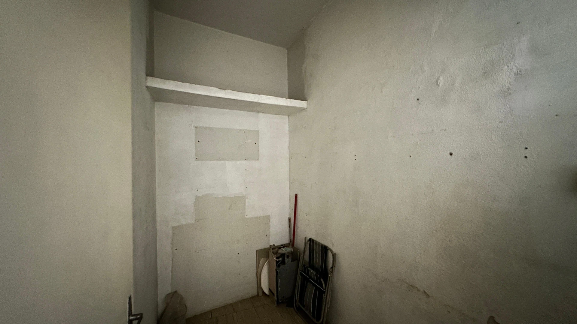1-bedroom apartment with a separate kitchen and no parking — photo 36