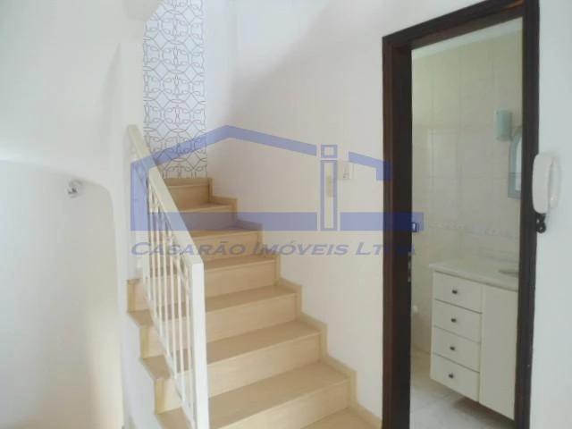 Balcony with a grill in a 3-bedroom apartment, 160 m² — photo 25