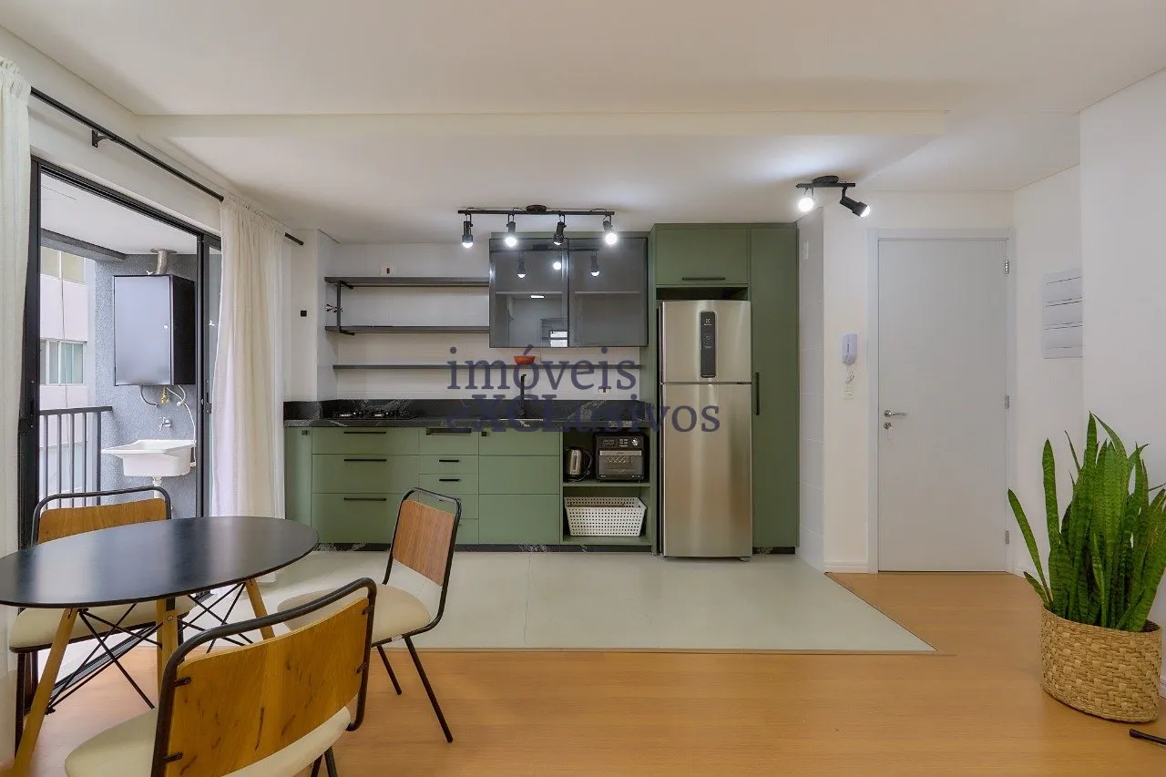 Apartamento mobiliado com 2 quartos e cozinha americana