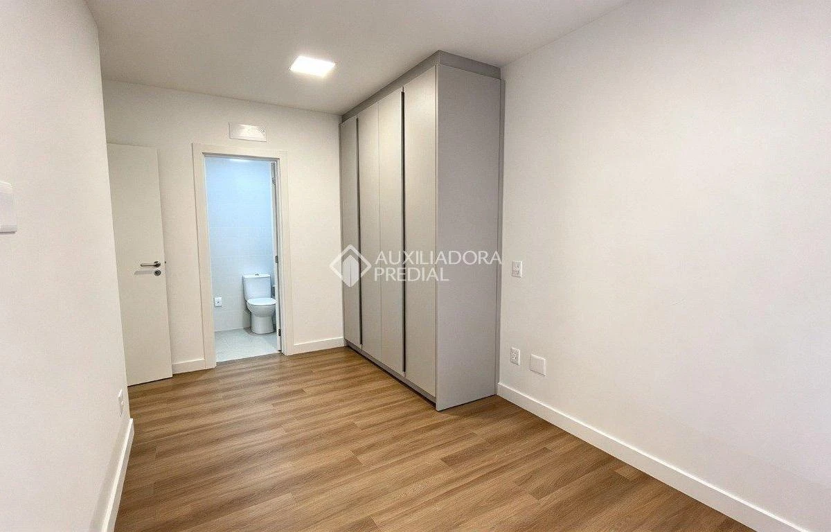 Apartment, 92 m², with floor-to-ceiling windows — photo 14