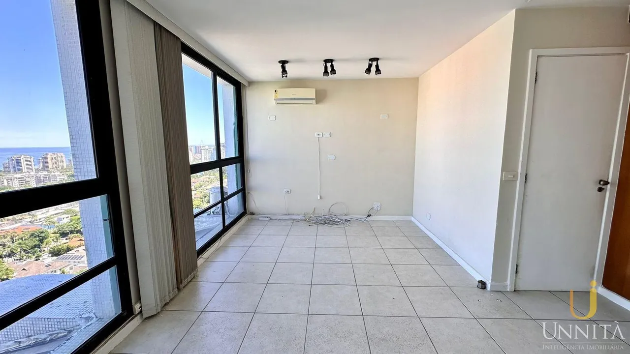 Unfurnished 3-bedroom apartment with 5 bathrooms — photo 17