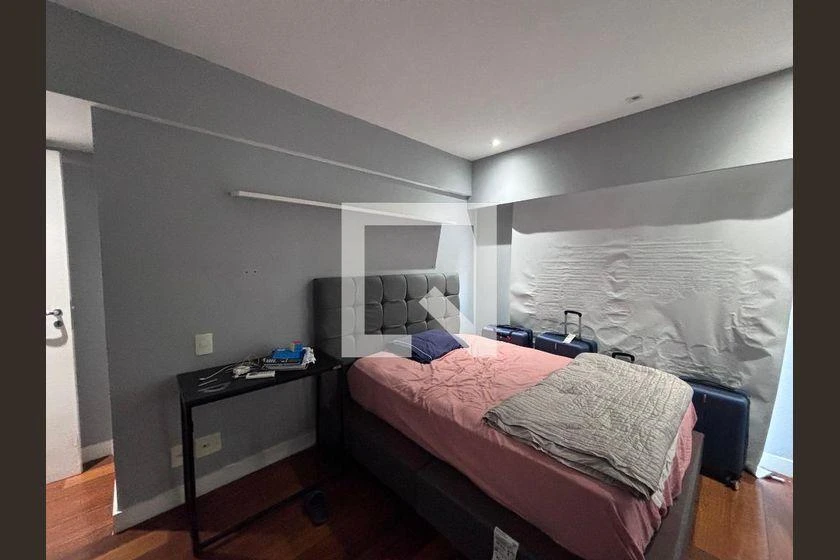 206 m² apartment with 4 en-suite bedrooms and glass balcony — photo 13
