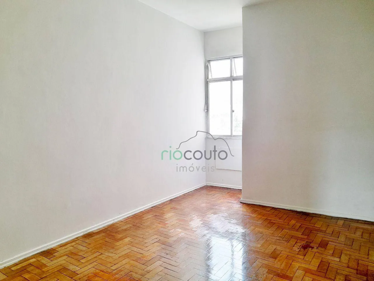 Unfurnished 2-bedroom apartment with 2 bathrooms and parking — photo 3