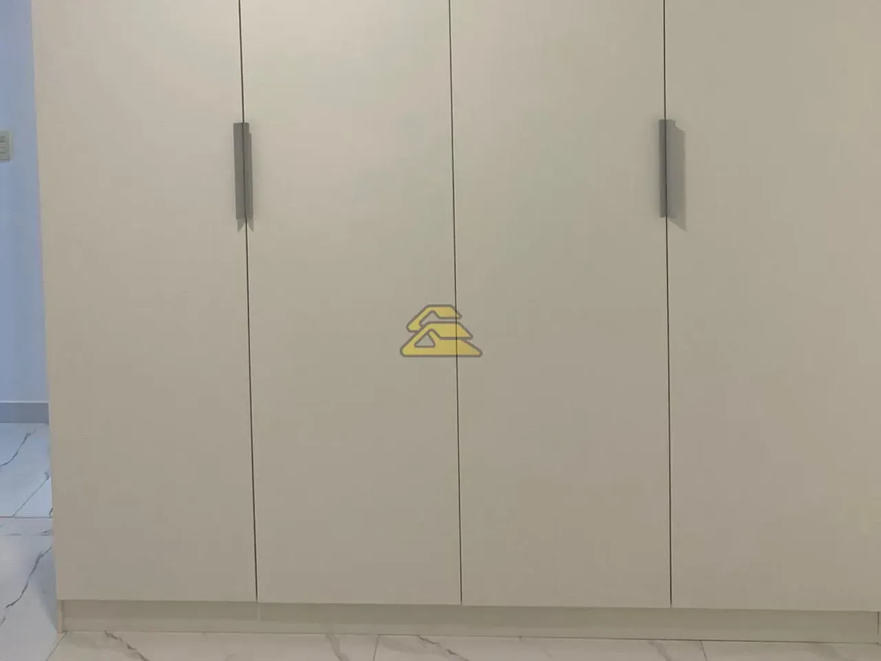 3-bedroom apartment with balcony and a closed kitchen — photo 4