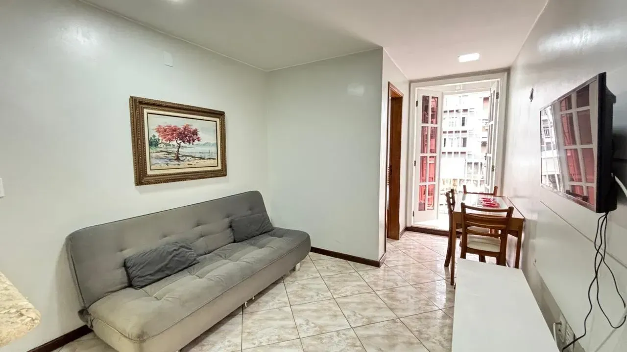 One-bedroom apartment with a washing machine