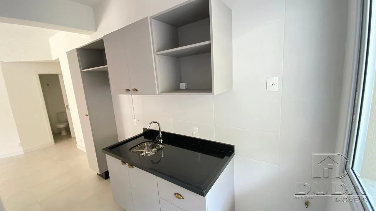 Balcony with a grill in a 2-bedroom apartment, 65 m² — photo 7