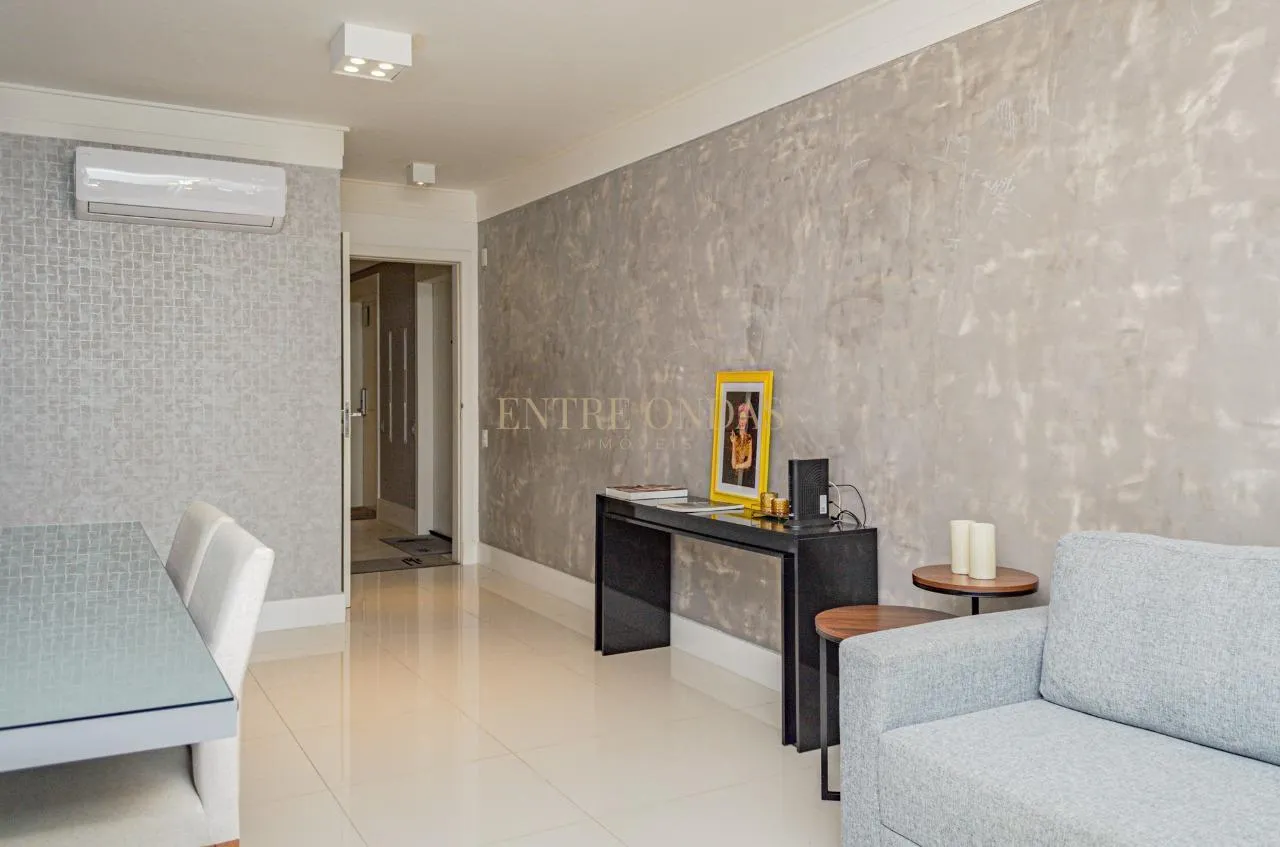 Furnished 2-bedroom apartment with open-plan kitchen — photo 12