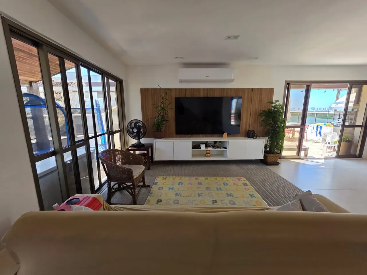 Water view in a 4-bedroom apartment, 265 m² — photo 6