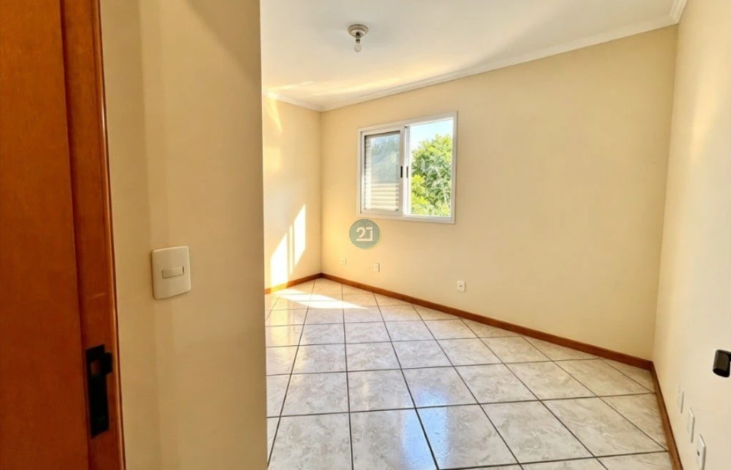 3-bedroom apartment in a building with a pool — photo 18