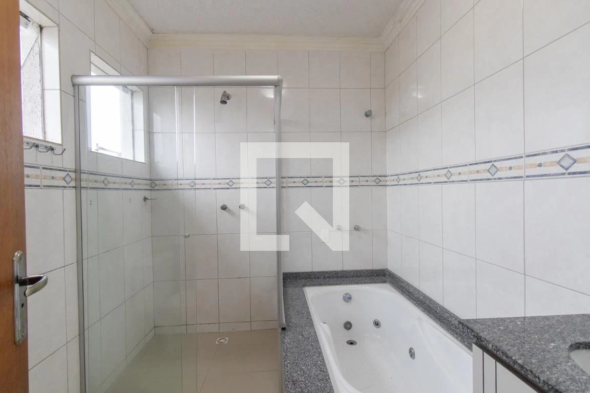 3-bedroom house with a private pool in Curitiba — photo 16