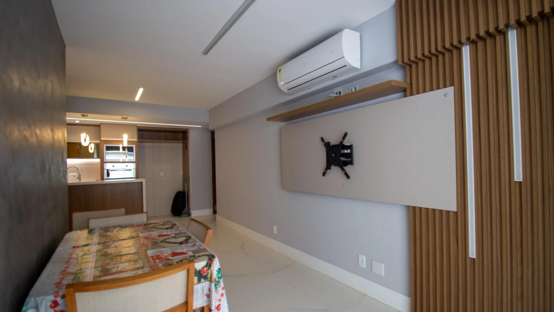Casa de 3 dormitorios con balcón cerrado con vidrio — photo 17