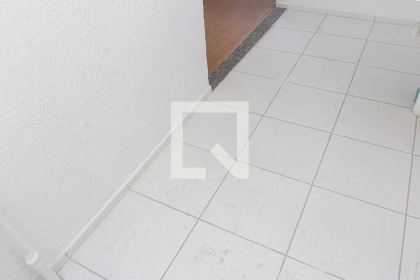 Unfurnished 2-bedroom apartment with 45 m² and wood floors — photo 44