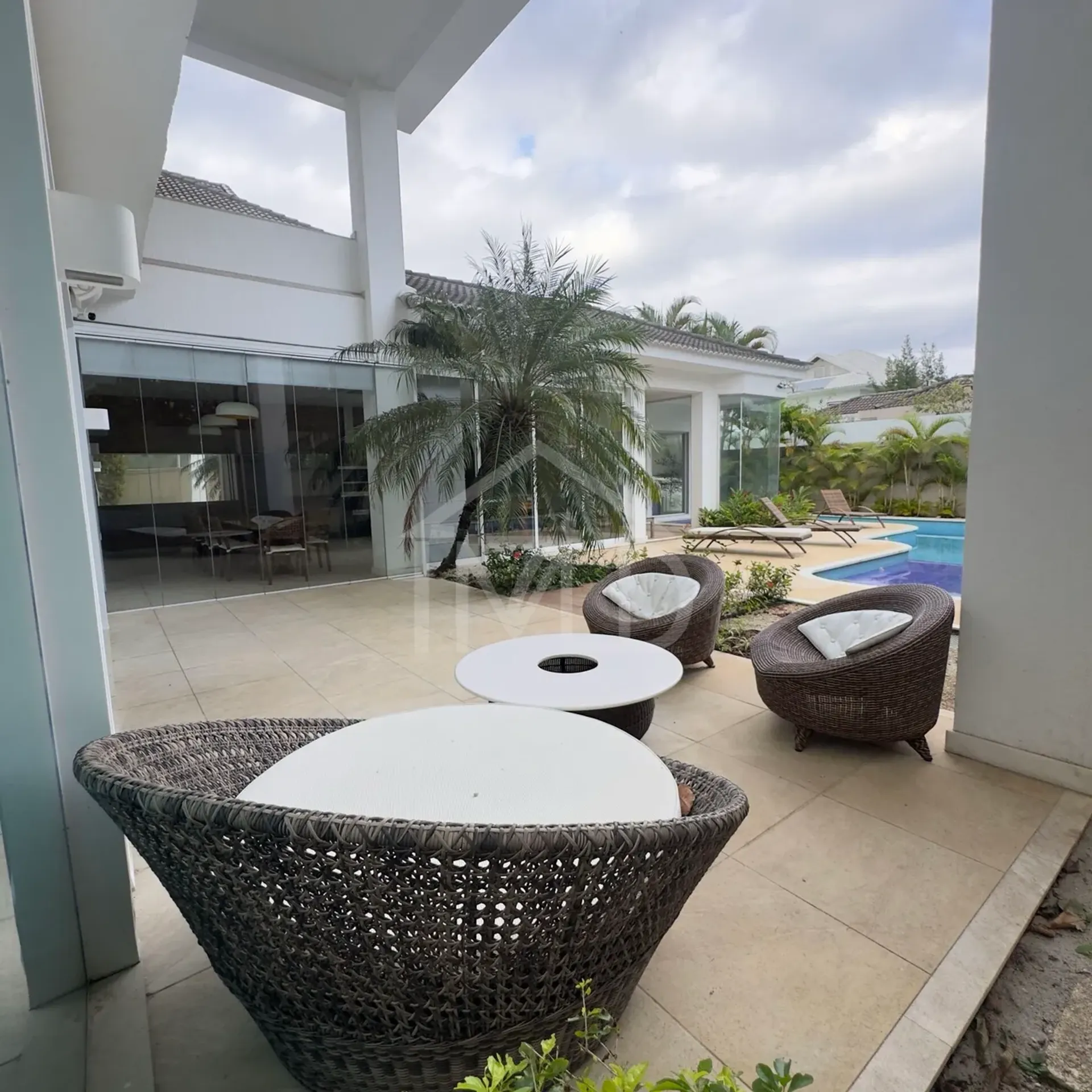 Furnished house with 5 en-suite bedrooms and pool — photo 39