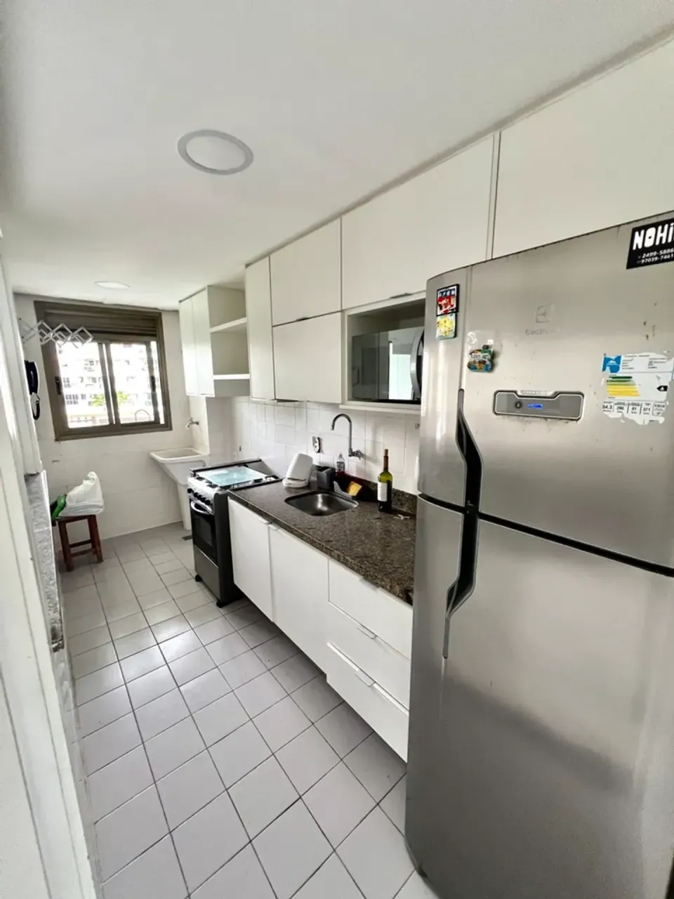 Furnished 1-bedroom apartment with open-plan gas kitchen — photo 7