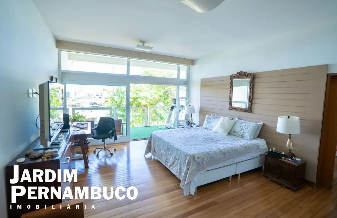 Furnished house, 644 m², with floor-to-ceiling windows — photo 2