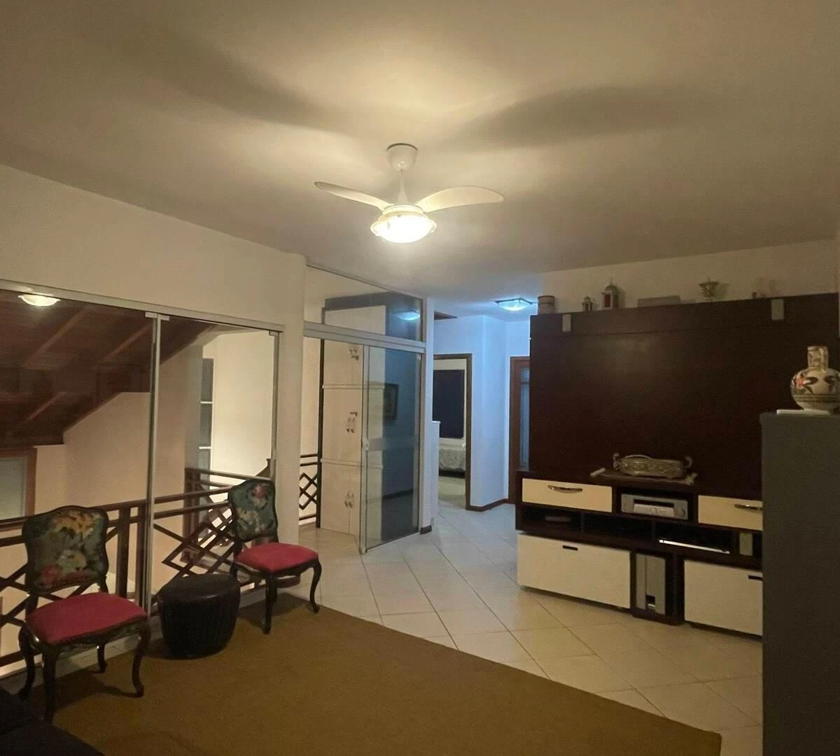 232 m² house with a walk-in closet and a bathtub — photo 19