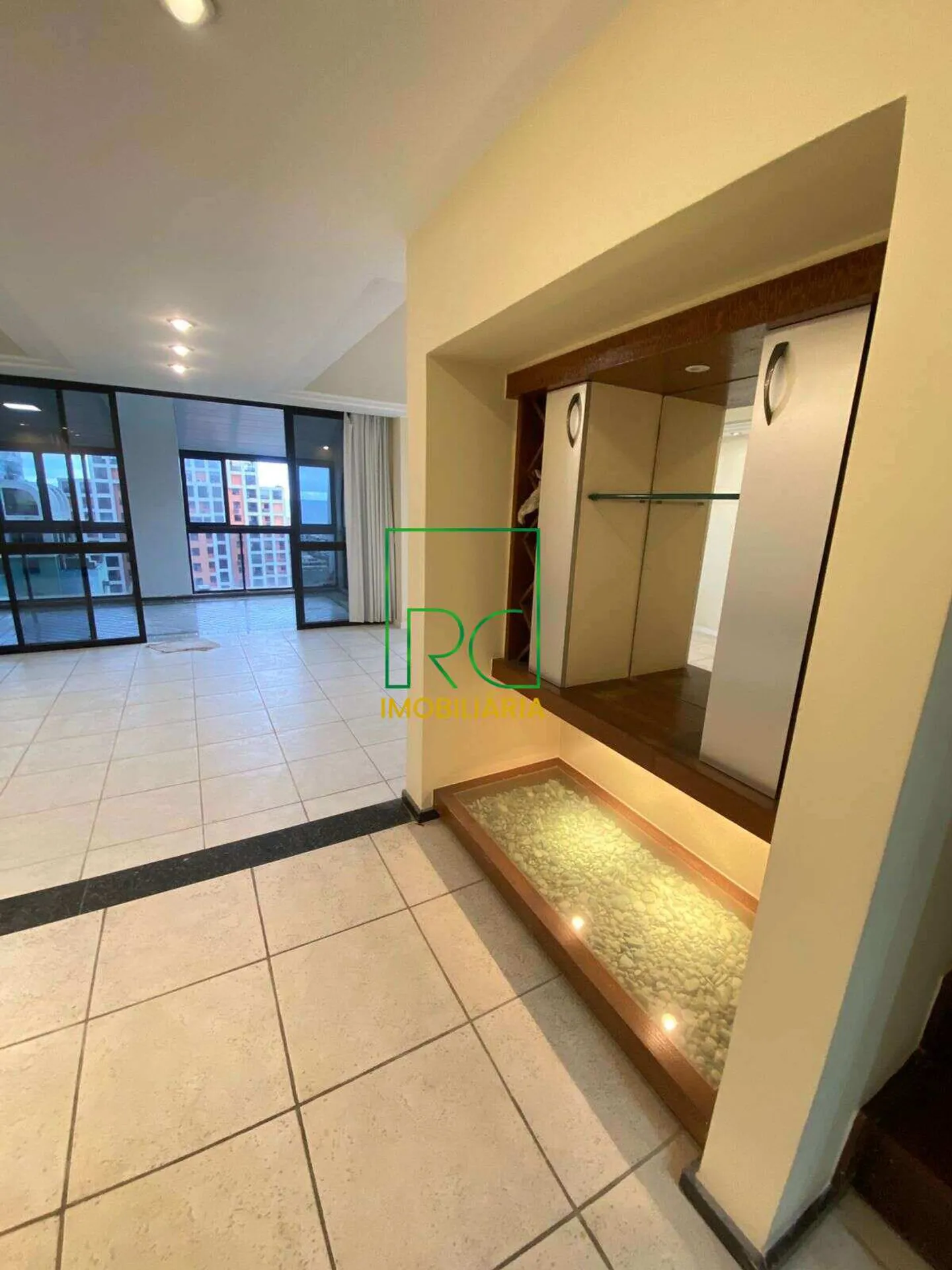 Unfurnished apartment with 3 bedrooms and water view — photo 43