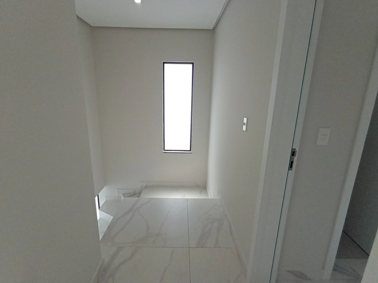 Condo house with open-plan kitchen and 3 en-suites — photo 19