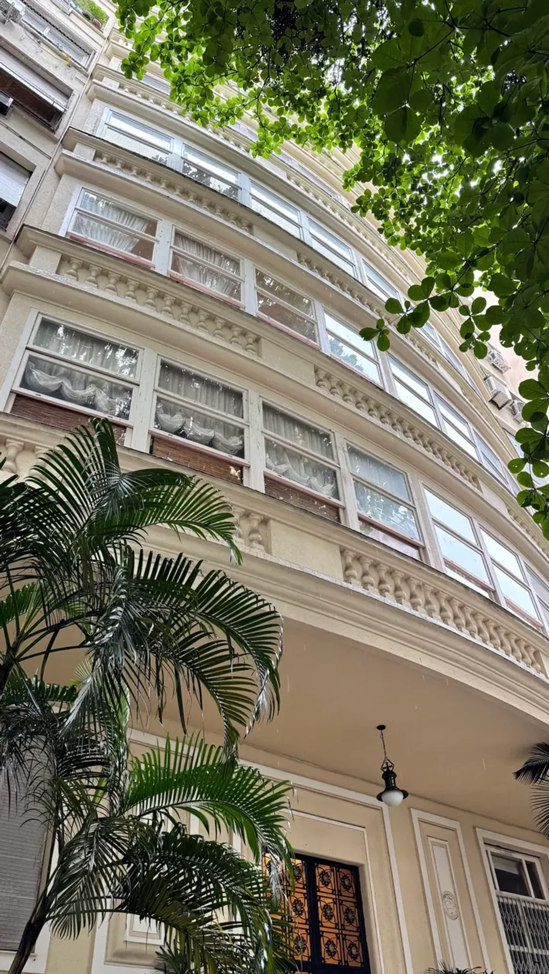 4-bedroom apartment, 1 with its own bathroom, 240 m² — photo 9