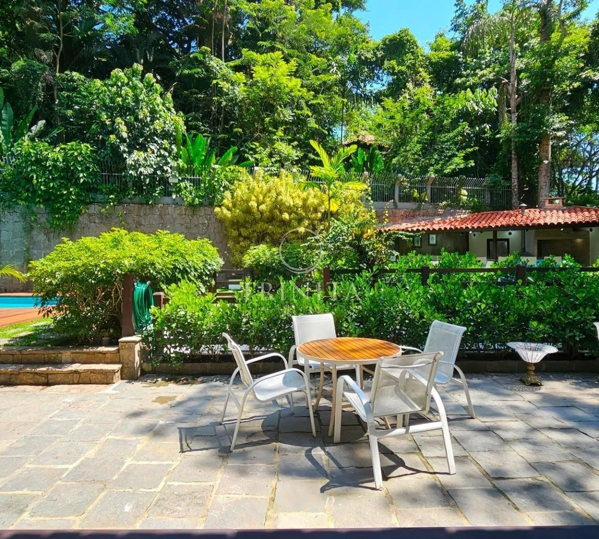 5-bedroom house with a bathtub in Rio de Janeiro — photo 43