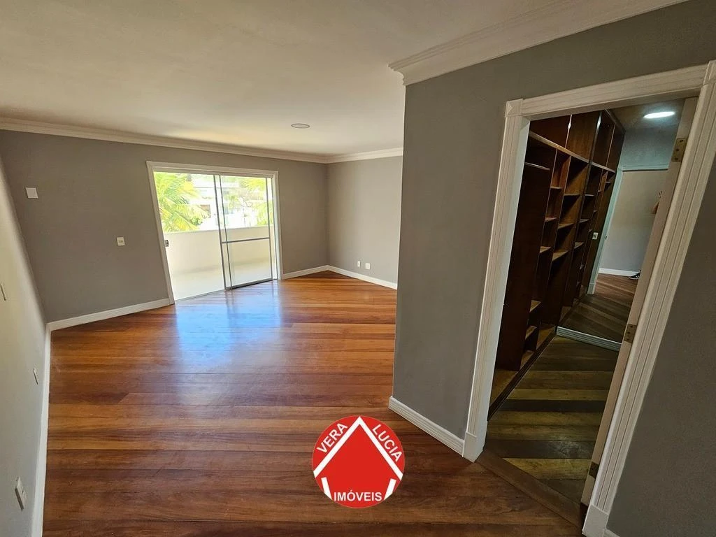 Casa, 600 m², com closet — photo 20