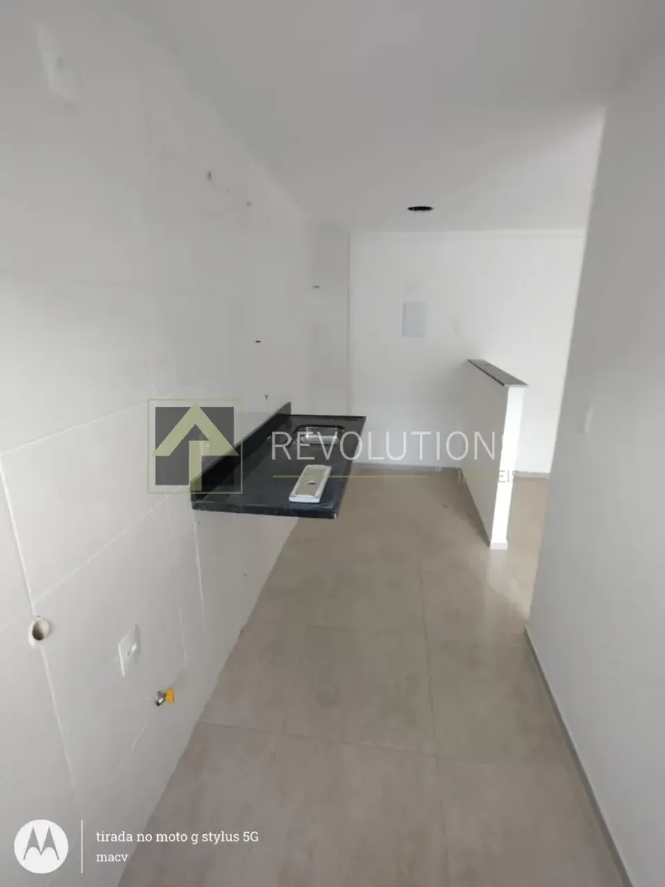 2-bedroom apartment with balcony and laundry area — photo 2