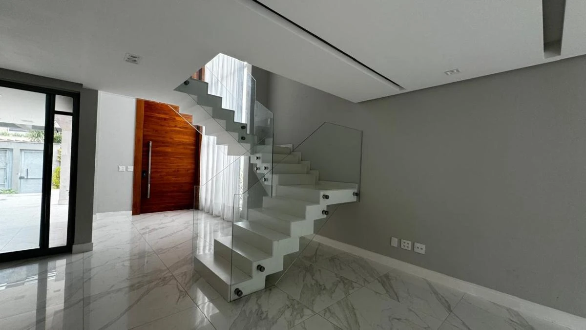 Condominium house with 3 en-suite bedrooms and 300 m² — photo 23