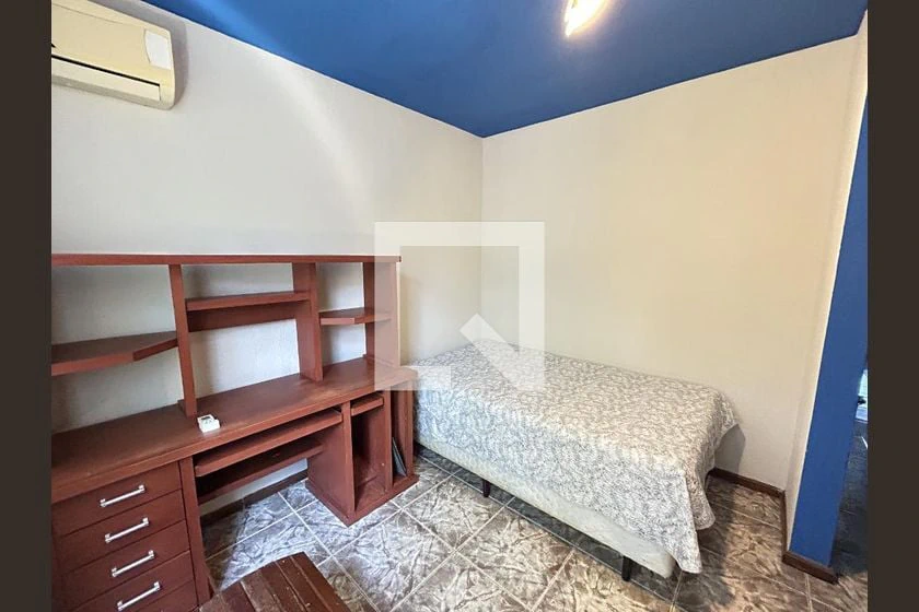 Furnished house with 2 bedrooms and 160 m², no parking — photo 3
