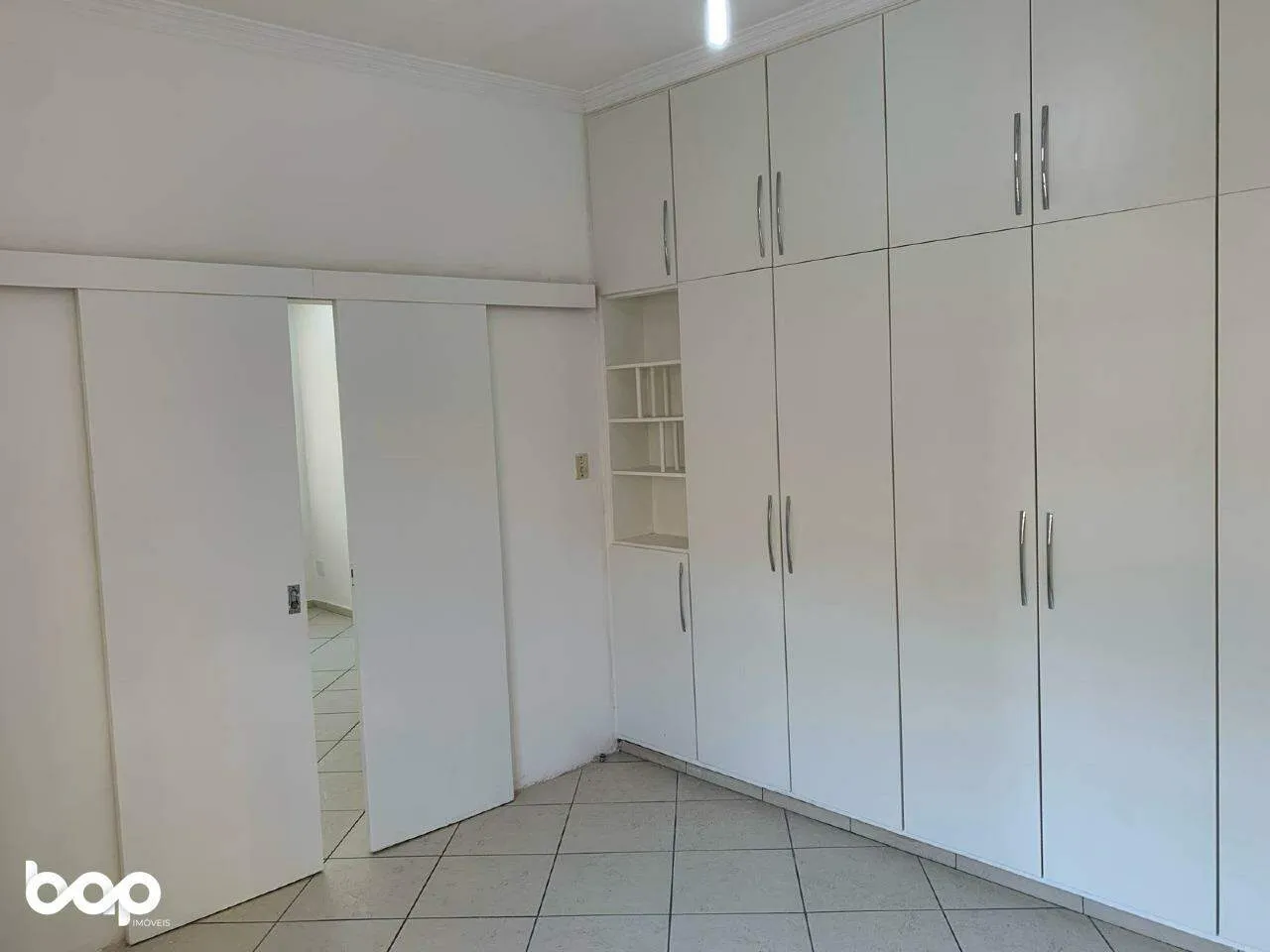 3-bedroom apartment with separate kitchen and stove — photo 3