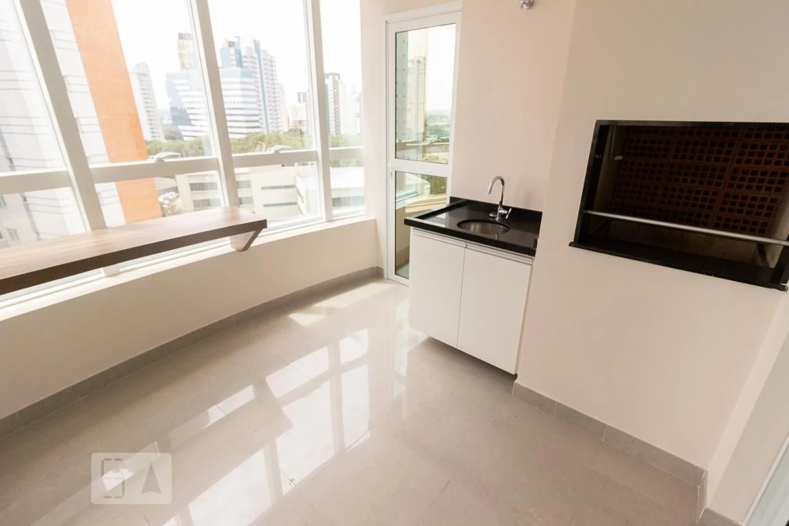 Bathtub in a 4-bedroom apartment, 255 m² — photo 12