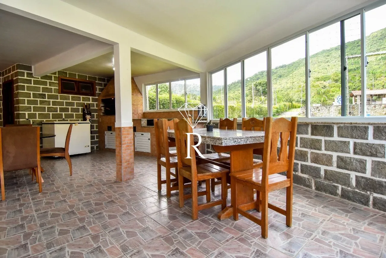 Casa tipo sítio con 4 dormitorios y 6 plazas de aparcamiento — photo 29