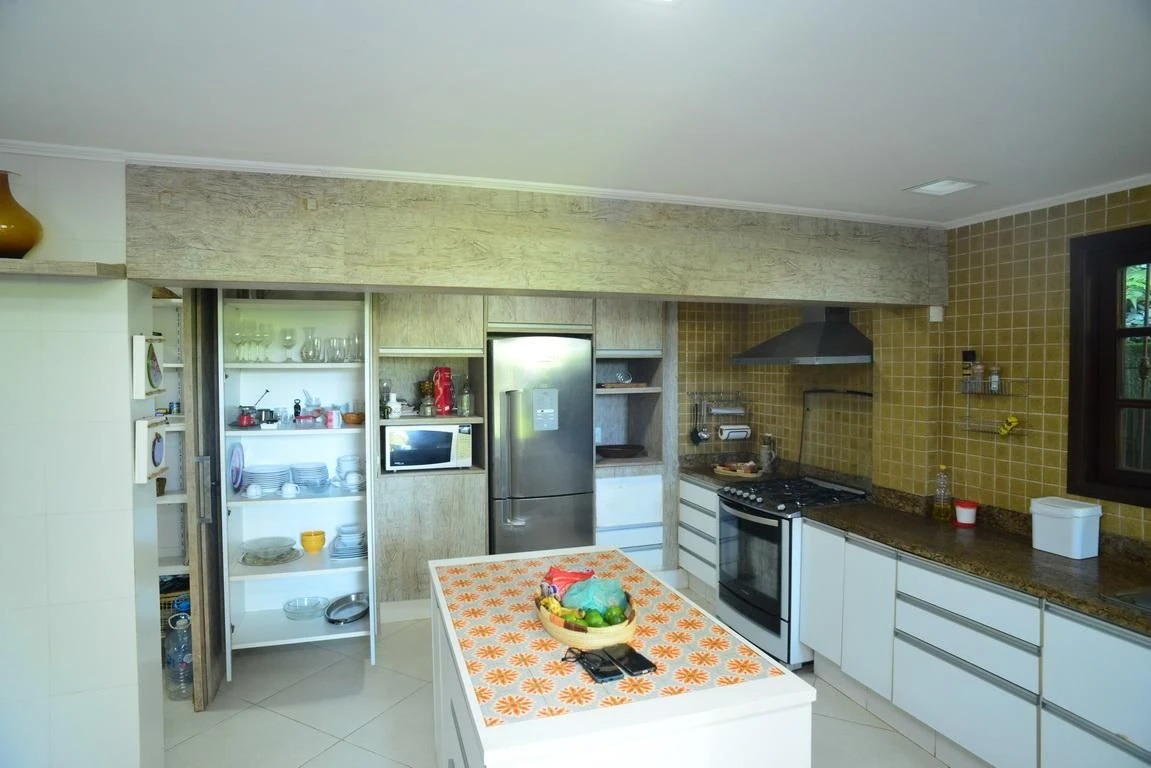 Furnished house, 530 m², with a grill on the balcony
