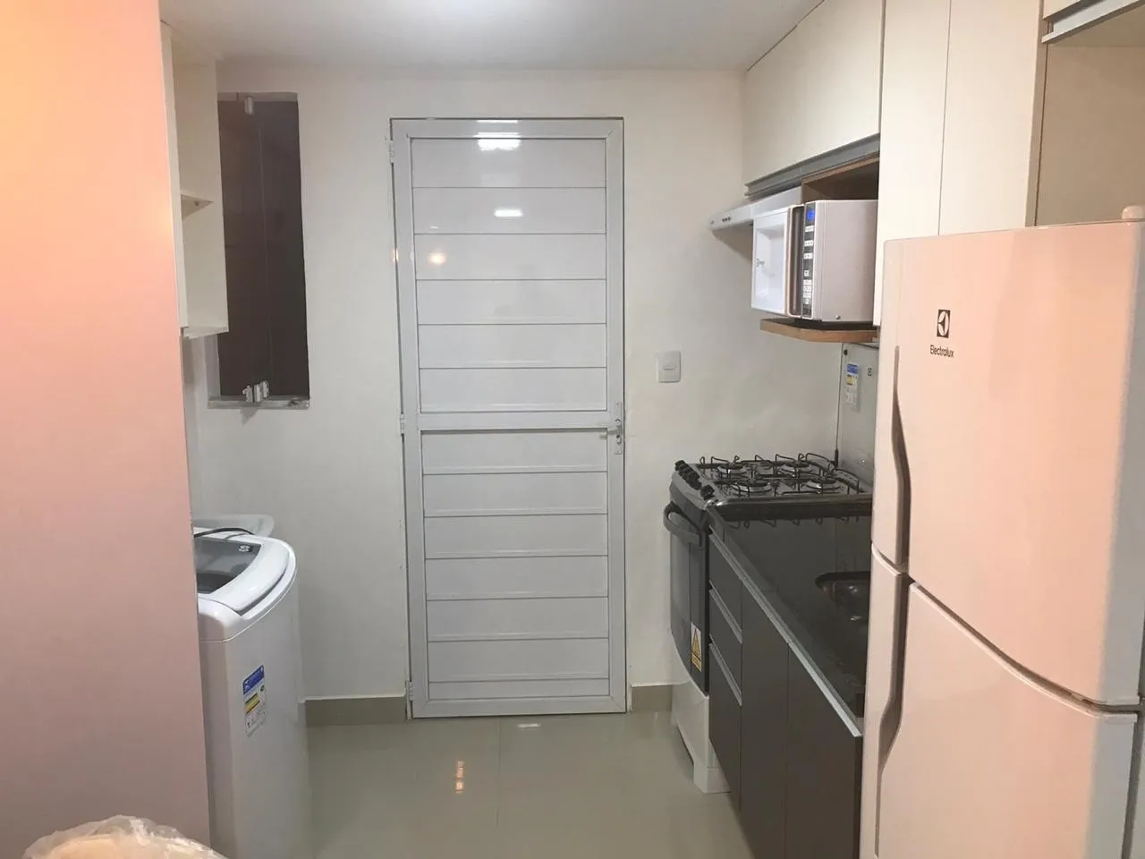 Furnished studio-style apartment with open-plan kitchen — photo 6
