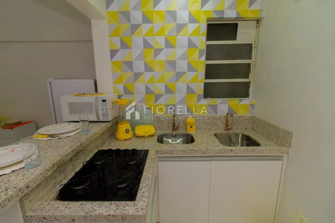 Furnished studio 35 m² with an open kitchen and gas stove — photo 2