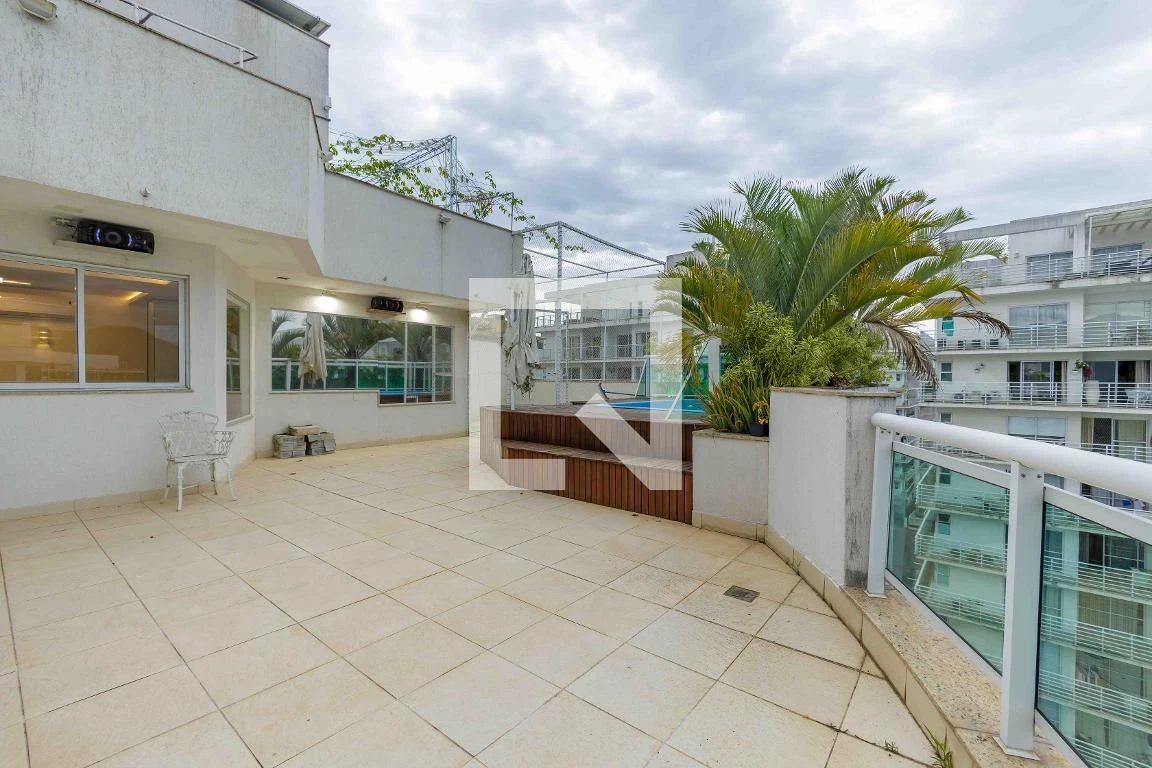Rental apartment with 4 bedrooms and a glassed-in balcony — photo 28