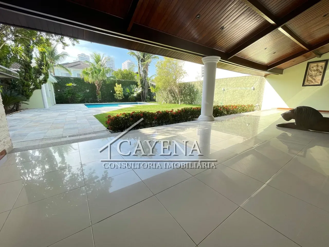 4 quartos e banheira: casa de 650 m² — photo 5