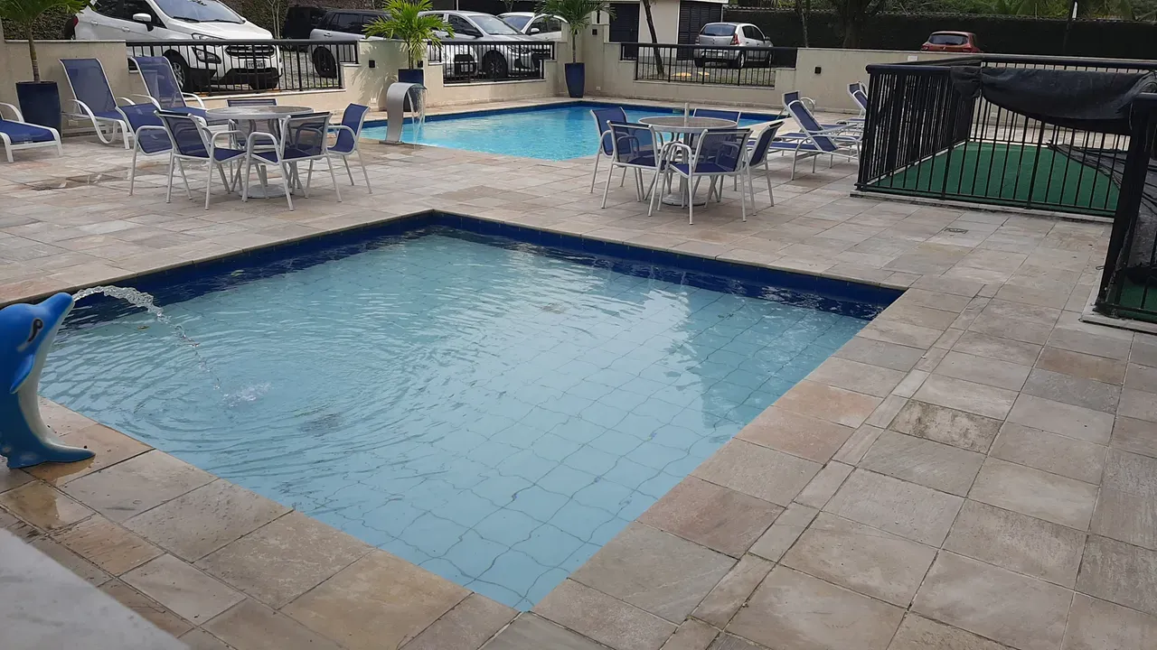 Apartamento de 2 quartos em condomínio com piscina — photo 2