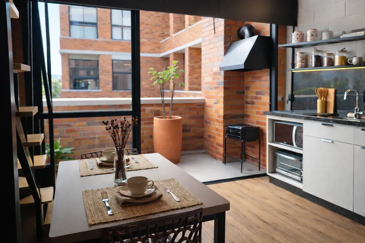 Furnished 1-bedroom apartment with no parking — photo 2
