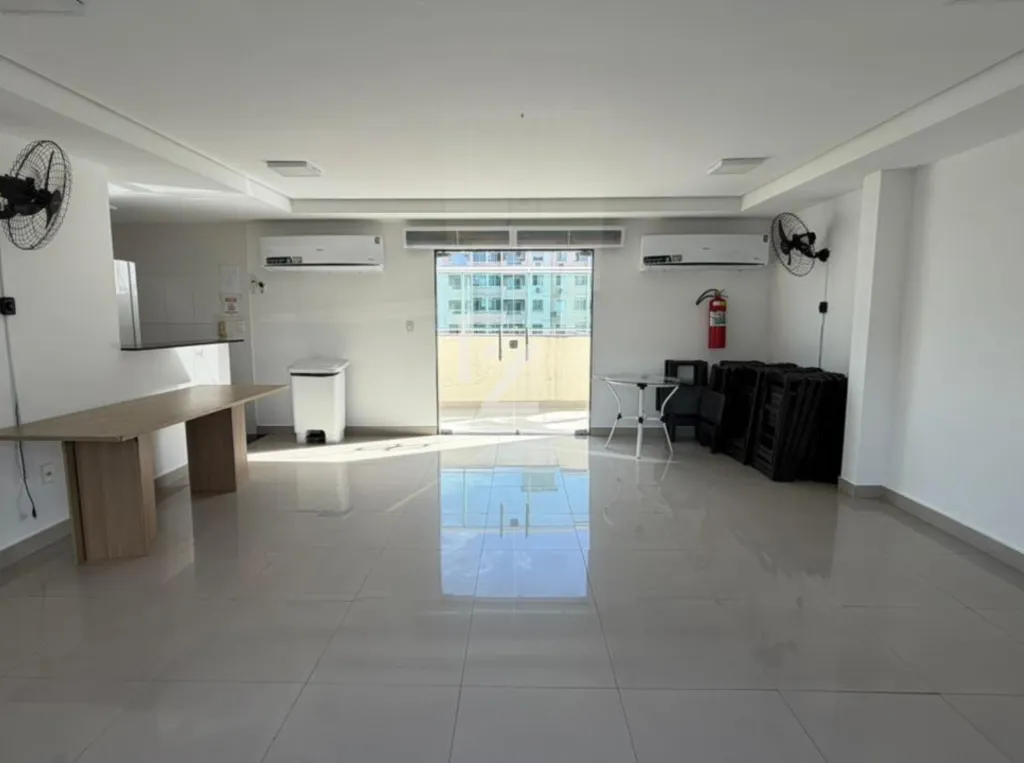 Unfurnished apartment with 2 bedrooms and 2 bathrooms — photo 46