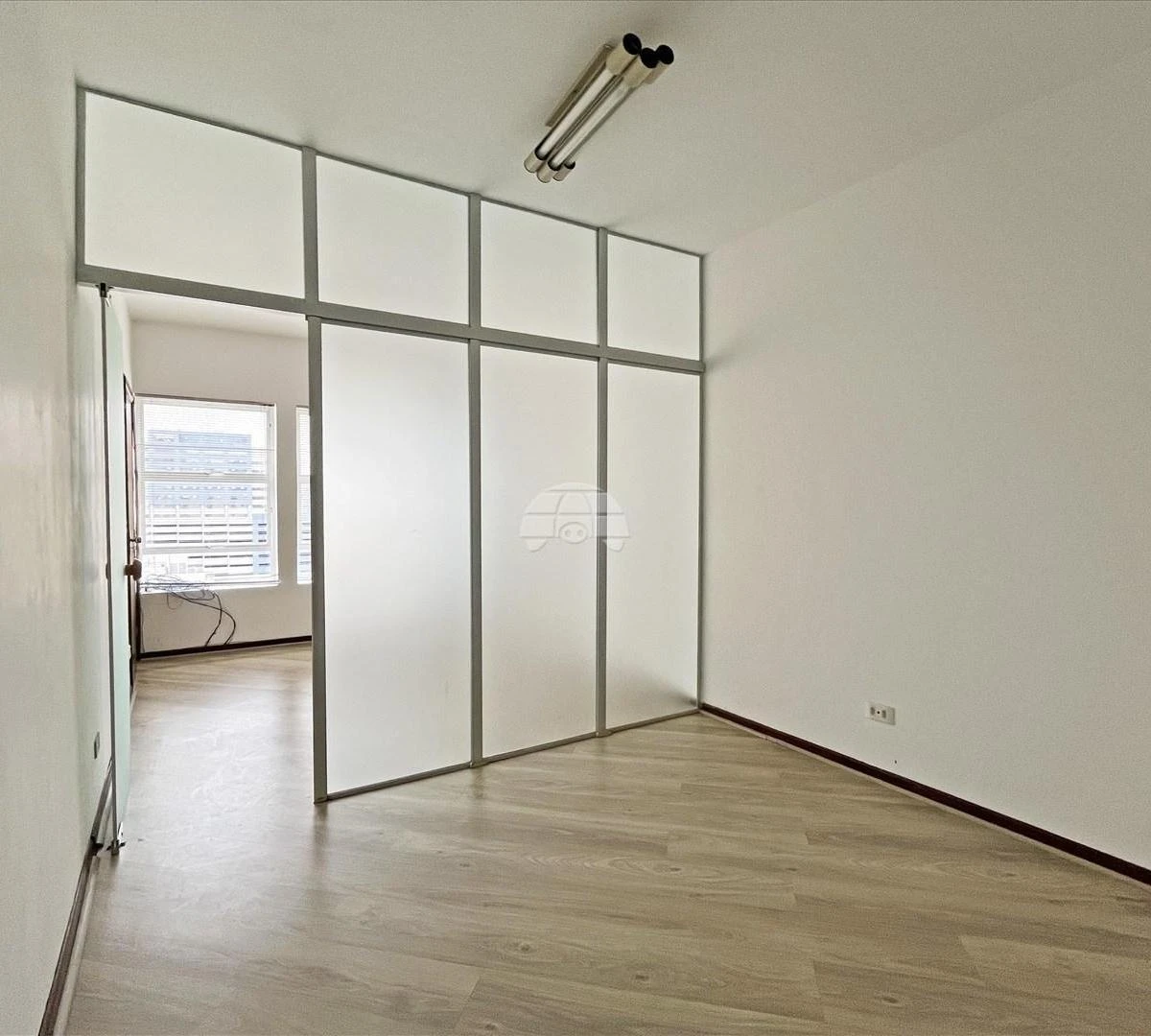 Departamento con piso de madera o laminado en Curitiba — photo 9