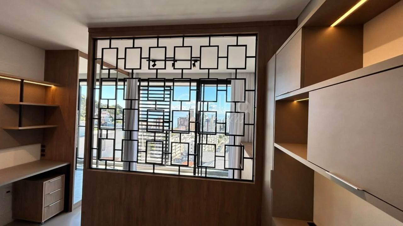 30 m² studio with floor-to-ceiling windows and a home office — photo 16