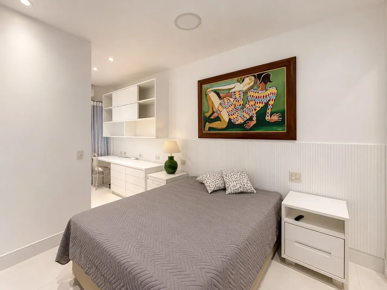 3-bedroom apartment with a walk-in closet — photo 23