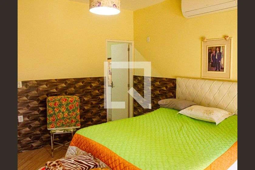 180 m² house with 3 bedrooms, 5 bathrooms, and parking — photo 12