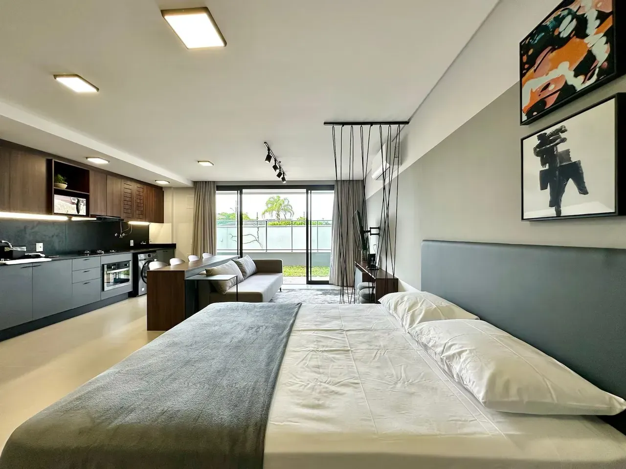 Furnished apartment, 50 m², with floor-to-ceiling windows — photo 11
