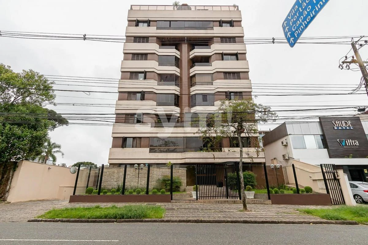 Glass-enclosed balcony in a 3-bedroom apartment, 98 m² — photo 18