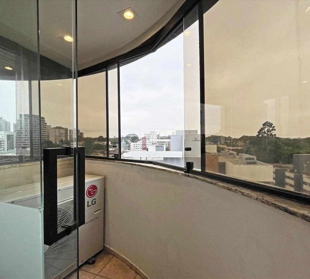 Furnished apartment, 108 m², with a grill on the balcony — photo 20