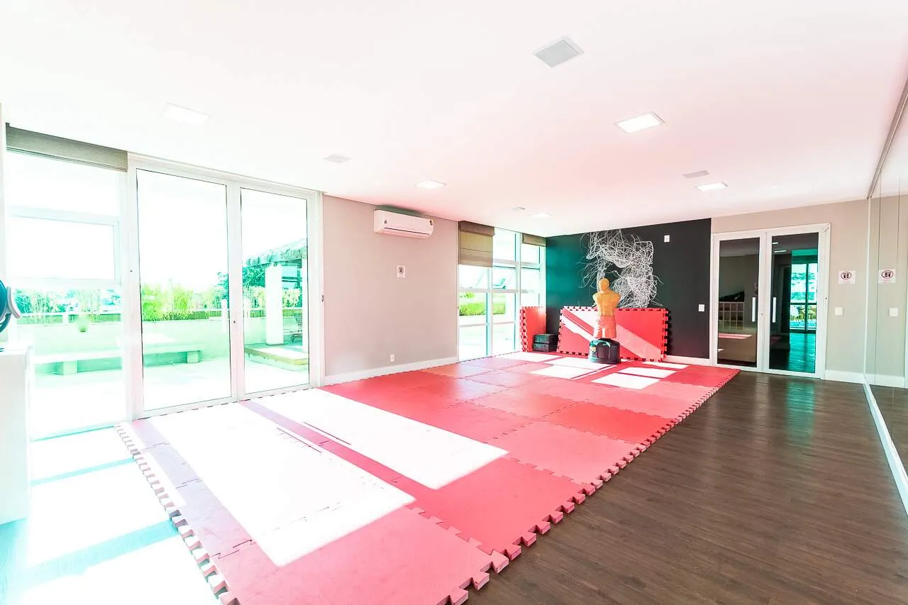 Apartment with open-plan kitchen and 4 bedrooms — photo 47