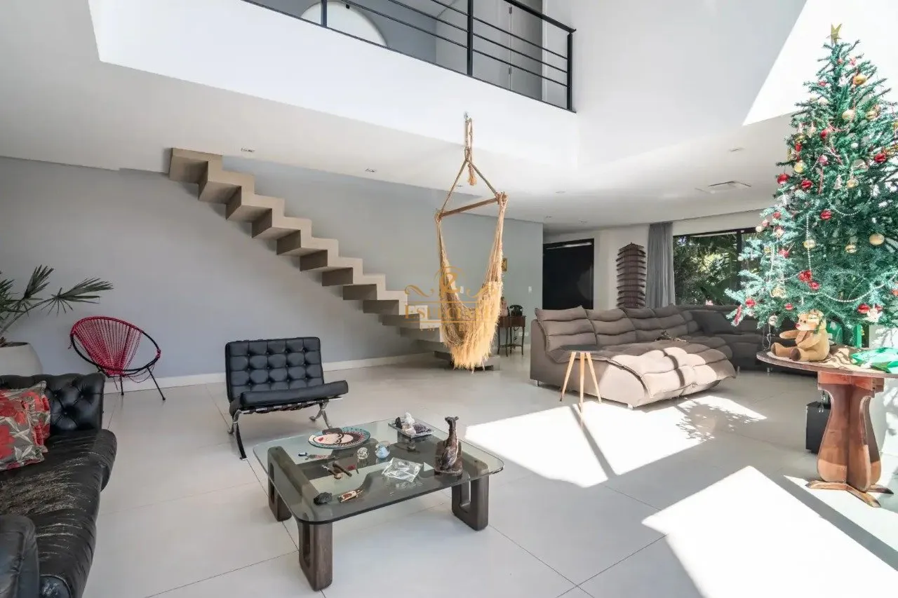 Furnished contemporary house with 3 bedrooms and 540 m² — photo 4